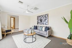 14 Cass Ct, Woodcroft SA 5162, Australia