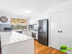 8 Hamlyn Rd, Hamlyn Terrace NSW 2259, Australia