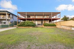 31 Hudson St, Seabird WA 6042, Australia