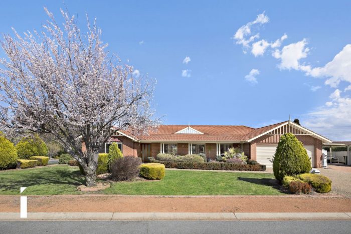 14 Cerutty Cres, Gordon ACT 2906, Australia