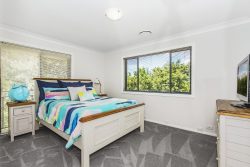 1 Kensington Pl, Mardi NSW 2259, Australia