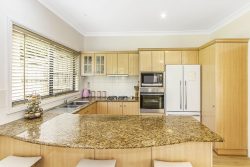 1 Kensington Pl, Mardi NSW 2259, Australia