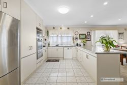 13 Cashel Cres, Banora Point NSW 2486, Australia