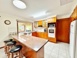 38 Pineview Cct, Young NSW 2594, Australia