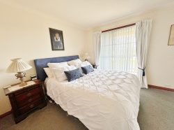 38 Pineview Cct, Young NSW 2594, Australia