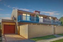 Unit 1/111 Uriarra Rd, Crestwood NSW 2620, Australia