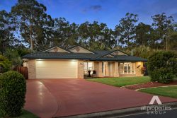 4 Whistler Cl, Heritage Park QLD 4118, Australia