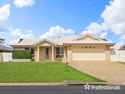 7 Willowleaf Cct, Upper Caboolture QLD 4510, Australia