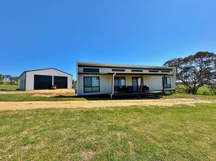 110 Browns Ln, Young NSW 2594, Australia