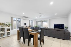 51 Carnarvon Cl, Mango Hill QLD 4509, Australia