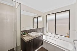 32 Countess Cct, South Yunderup WA 6208, Australia