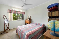 2 Dickens Ave, Ooralea QLD 4740, Australia