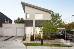 21 Highbury St, West Footscray VIC 3012, Australia