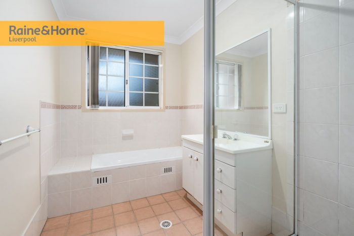 Unit 11/31 Holland Cres, Casula NSW 2170, Australia