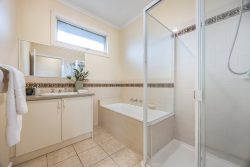 Unit 5/28 Howard Rd, Dingley Village VIC 3172, Australia