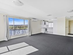 Unit 1/84 Lamprill Cir, Herdsmans Cove TAS 7030, Australia