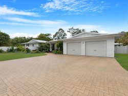 25A Sawmill Rd, Dundowran Beach QLD 4655, Australia