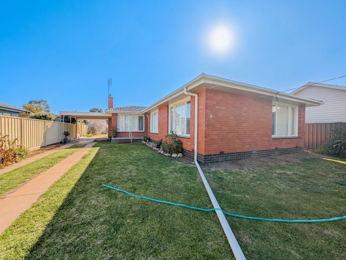 12 Lyall Ave, Kerang VIC 3579, Australia