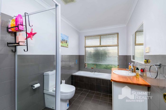 22 Brooksy Pl, Burekup WA 6227, Australia