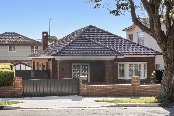 37 Rosemeath Ave, Kingsgrove NSW 2208, Australia