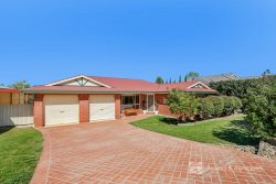 12 Whernside Dr, Wodonga VIC 3690, Australia