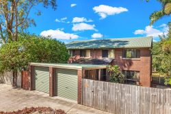 1&2/5 Barnes Place, CANNONVALE QLD 4802, Australia