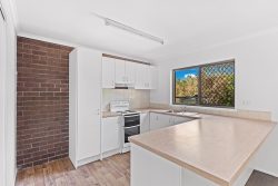 1&2/5 Barnes Place, CANNONVALE QLD 4802, Australia