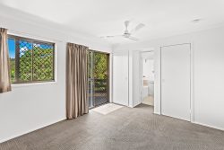 1&2/5 Barnes Place, CANNONVALE QLD 4802, Australia