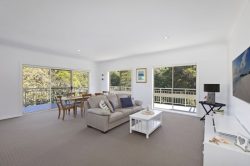 21B Endeavour Dr, Avoca Beach NSW 2251, Australia