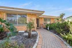 27B Sutcliffe Cl, Seville Grove WA 6112, Australia