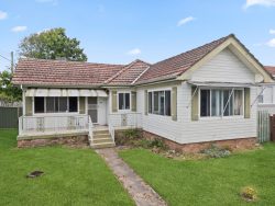 161 Barrenjoey Rd, Ettalong Beach NSW 2257, Australia