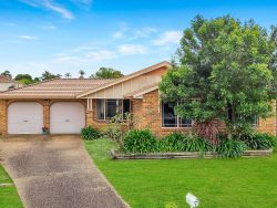 6 Barwon Cl, Blue Haven NSW 2262, Australia