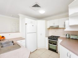 6 Barwon Cl, Blue Haven NSW 2262, Australia