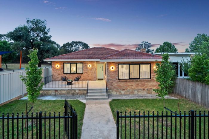 4 Gilmore Pl, Queanbeyan West NSW 2620, Australia