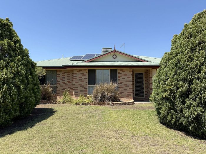 14 Bohenia Cres, Moree NSW 2400, Australia