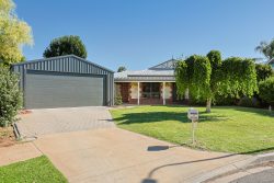 3 Damien Ct, Mildura VIC 3500, Australia