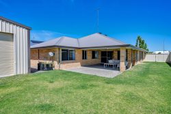 4 Elliott St, Waroona WA 6215, Australia