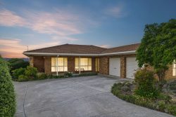 10 Heatherbelle Pl, Karabar NSW 2620, Australia