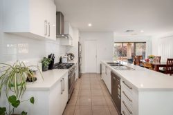 41 Kenneth Watson Dr, Bandiana VIC 3691, Australia