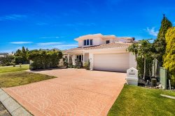 27 Canterbury Cir, Currambine WA 6028, Australia