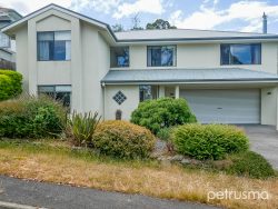 3 Selby Pl, Lindisfarne TAS 7015, Australia