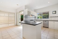 2A Ligar St, Dromana VIC 3936, Australia