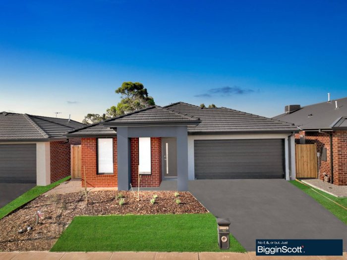 68 Hanover Cct, Melton South VIC 3338, Australia