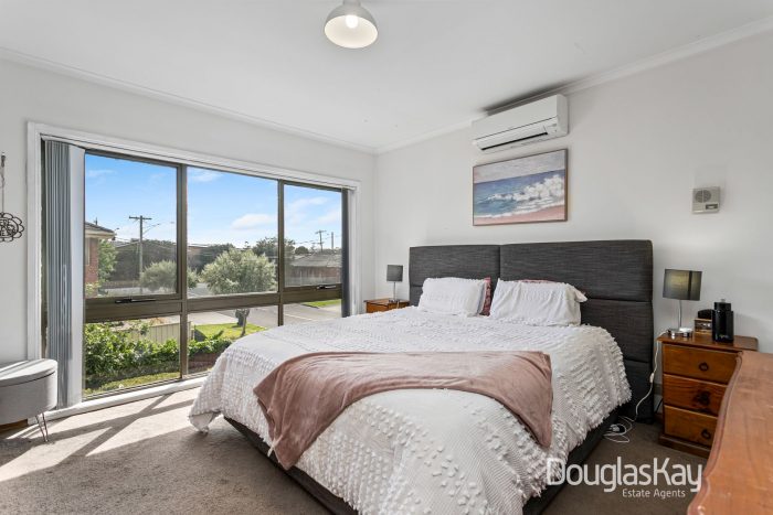 Unit 1/2 Cooper St, Sunshine VIC 3020, Australia