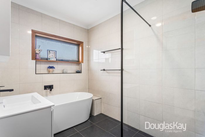 Unit 1/2 Cooper St, Sunshine VIC 3020, Australia