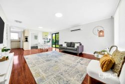 Unit 1/16 Dillwynia Pl, Meadow Heights VIC 3048, Australia