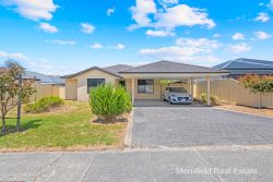 29 Donald Dr, McKail WA 6330, Australia