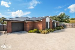 Unit 2/32 Erebus St, Warrane TAS 7018, Australia