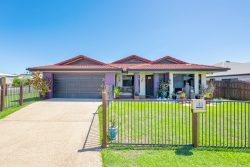 1 Bradco Ave, Ooralea QLD 4740, Australia