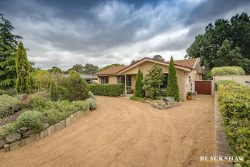 10 Hingston Cl, Bonython ACT 2905, Australia